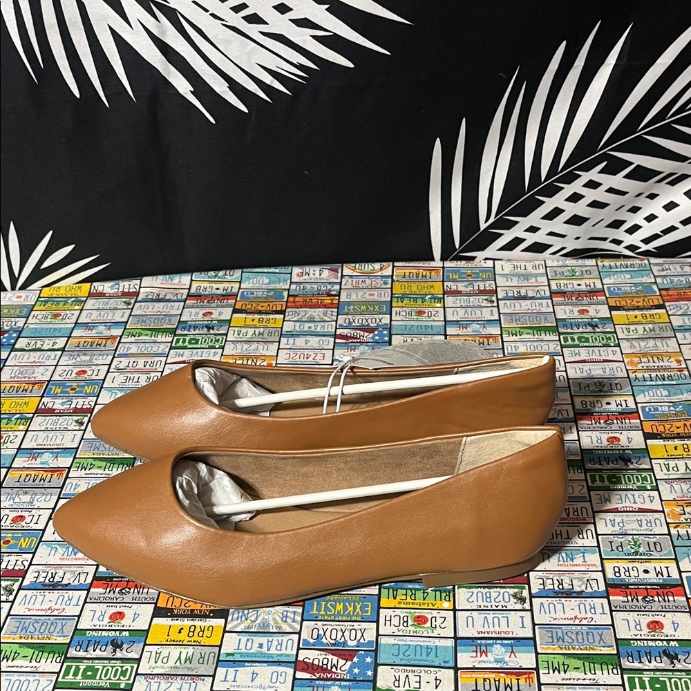 Amazon Essentials Women’s Flats – Tan Brown, Size 9W – Never Worn